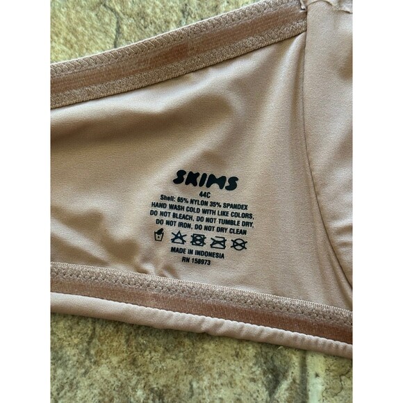 Skims Smoothing Intimates Unlined Strapless Bra Sienna
Size 44C - Picture 11 of 12